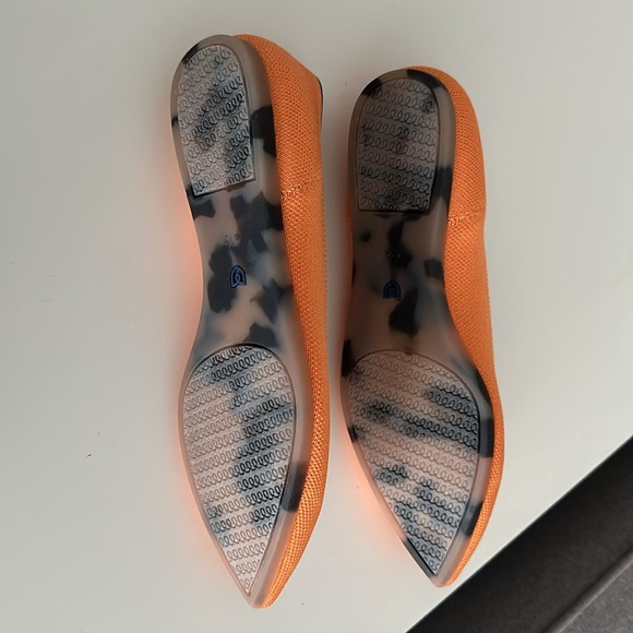 Tangerine Rothy’s pointed toe flats NWOT - Picture 2 of 4